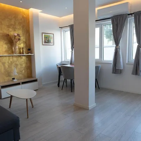 Lovely Gina Apartament *